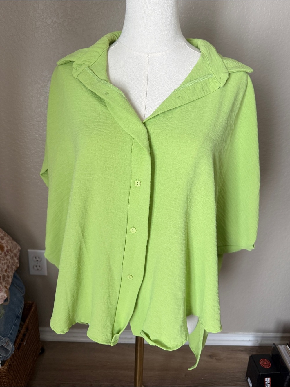 Light Green Button-Front Collared Women's Top